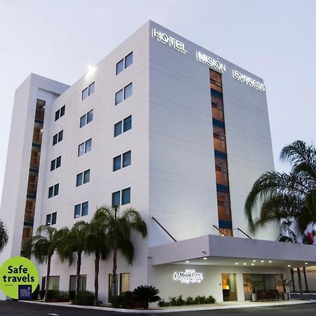 Mision Express Merida Altabrisa Екстериор снимка