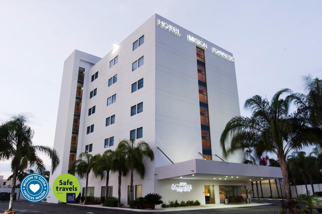 Mision Express Merida Altabrisa Екстериор снимка